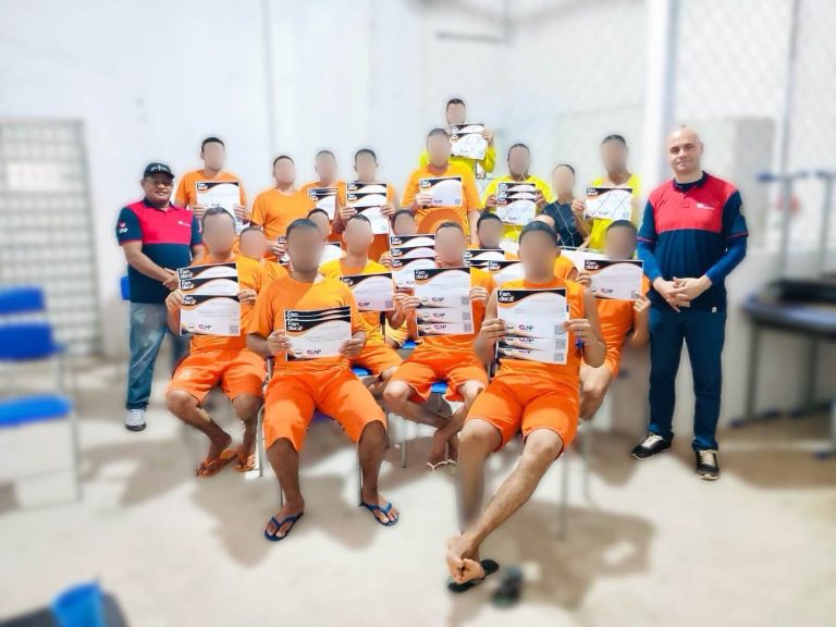 Internos da Casa de Prisão de Paraíso do Tocantins concluem cursos profissionalizantes promovidos pela UNP