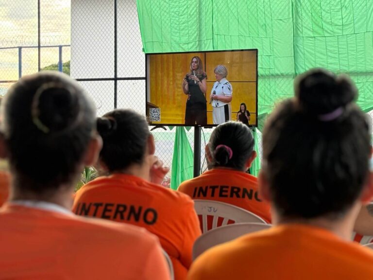 Reunião do Godllywood Autoajuda aborda Novo Nascimento em transmissão ao sistema prisional